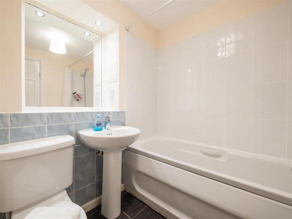 15 flat 16 easter dalry road-17.jpg