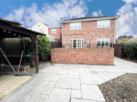 4 bed Detached for sale Image 8