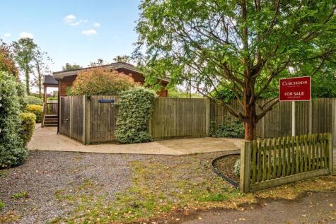 Laleham Reach, Chertsey, KT16
