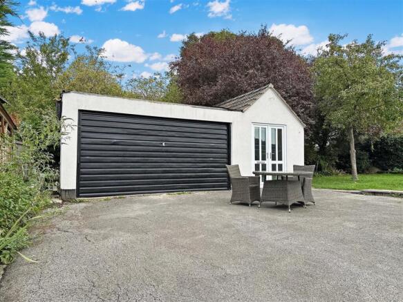 Detached Double Garage & Home office 053