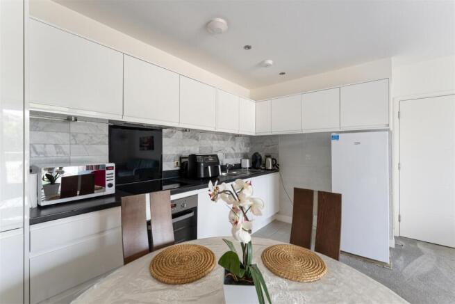 Hickman Avenue, E4