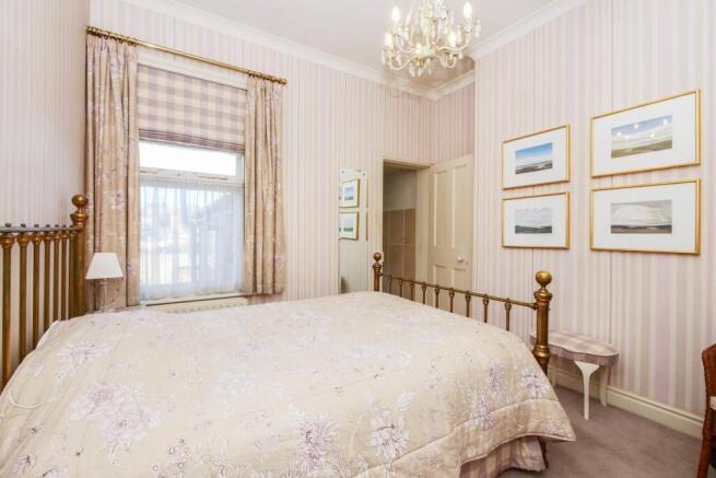 3 bed Terraced for sale Image 9
