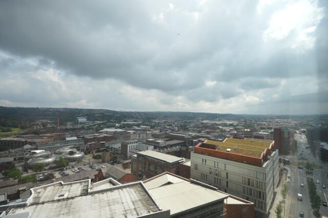 2 bed Apartment to rent Image 11