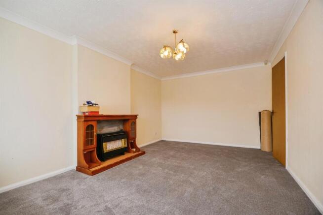 3 bed Detached Bungalow for sale Image 4