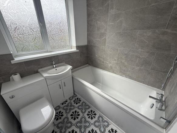 3 bed House to rent Image 9