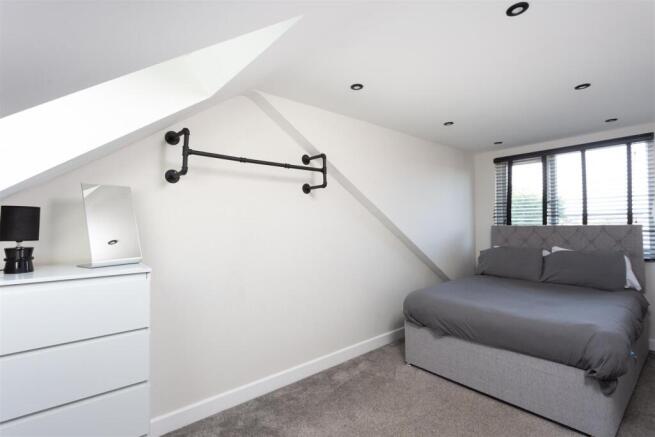 4 bed Semi-Detached for sale Image 11
