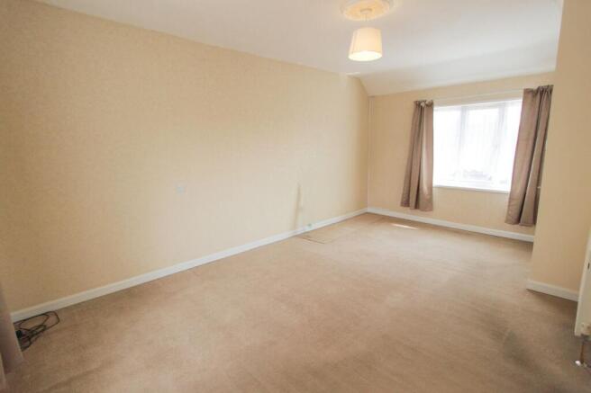 3 bed Semi-Detached to rent Image 8