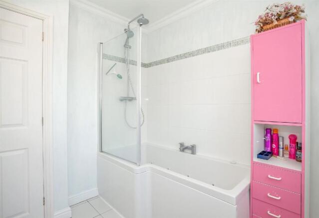 Bathroom 3.jpg