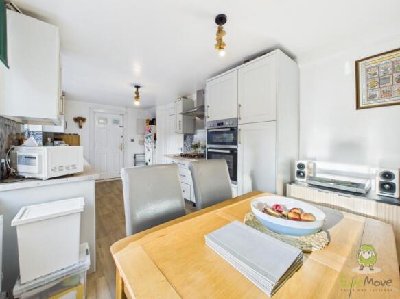3 bed Semi-Detached for sale Image 9