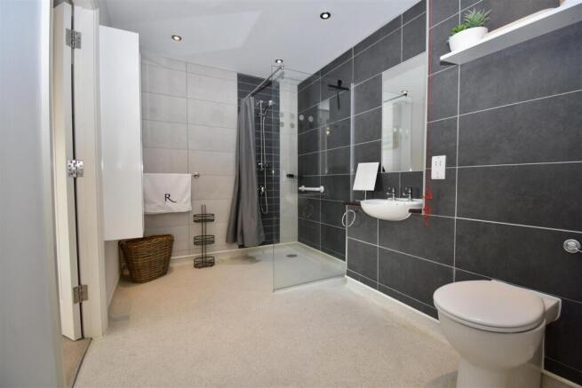 2 bed Retirement Property for sale Image 11