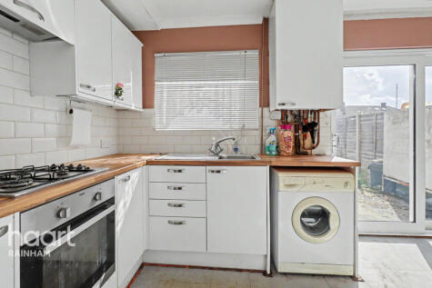 Karen Close, Rainham