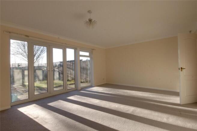 3 bed Terraced to rent Image 4