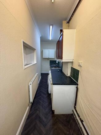 2 bed Terraced to rent Image 5