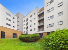 Flat 23, Azure Court, Sovereign Way, Tonbridge TN9 1FQ