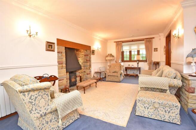 4 bed Detached for sale Image 7