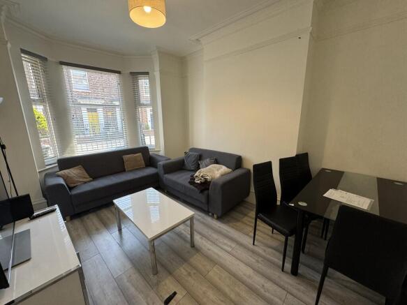 1 bed Terraced to rent Image 6
