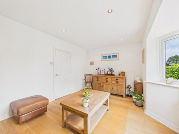 4 bed Detached for sale Image 7