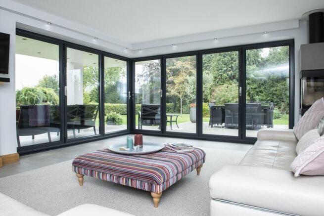 LOUNGE AREA 1
