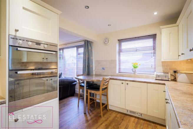 KITCHEN 2.jpg