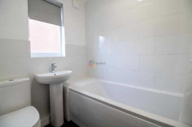 2 bed Ground Flat to rent Image 4