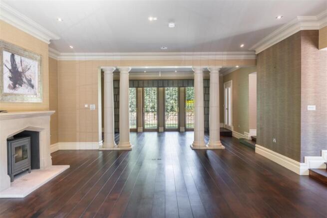 7 bed Detached for sale Image 9