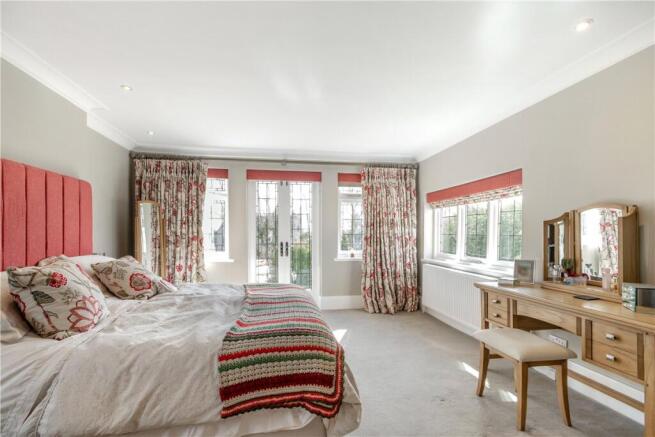 6 bed Detached for sale Image 10