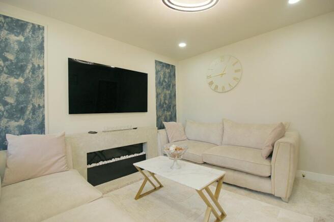 5 bed Semi-Detached for sale Image 5
