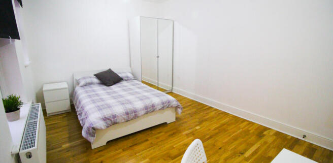 3 bed Flat to rent Image 8