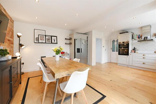 3 bed Semi-Detached for sale Image 10