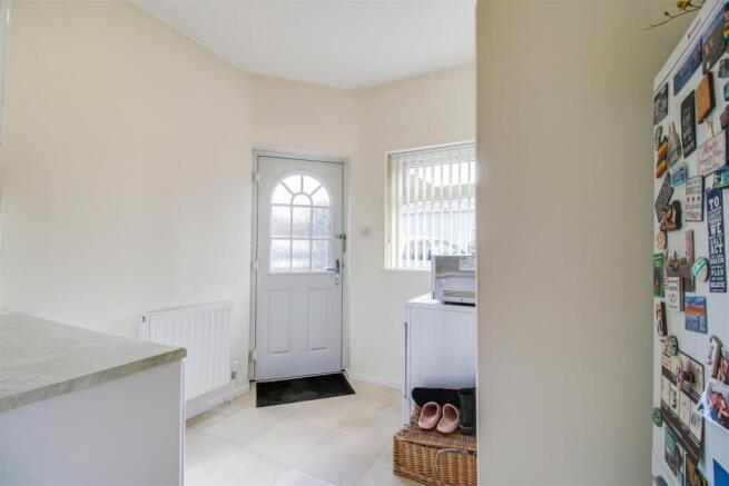 4 bed Semi-Detached for sale Image 6