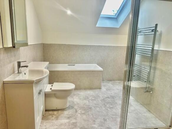 4 bed Town House to rent Image 9