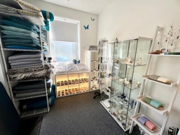 2 bed Flat to rent Image 10