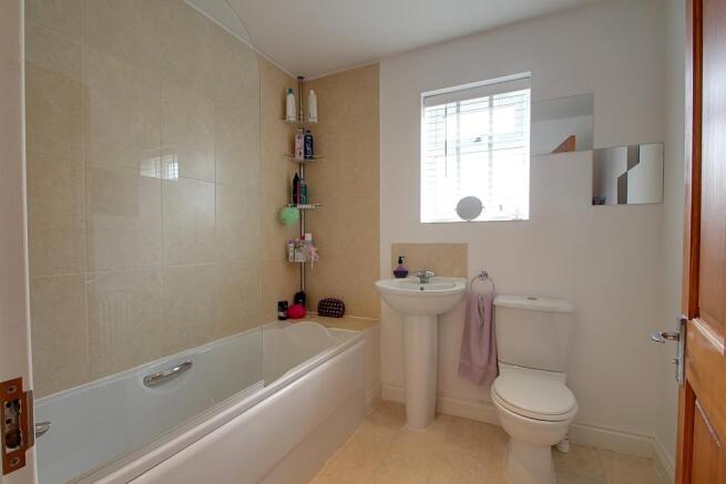 Bathroom (Ground Floor)