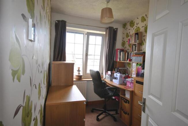 3 bed Semi-Detached to rent Image 9
