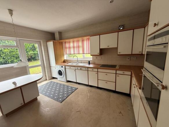 6 The Heights, Danbury, Chelmsford, Essex, CM3 4AG photo 4