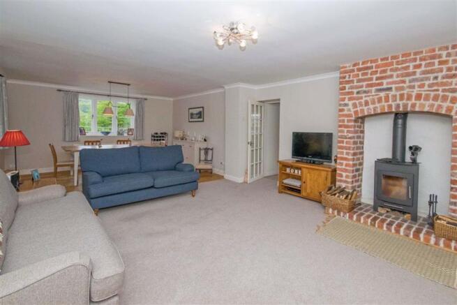 LIVING/DINING ROOM