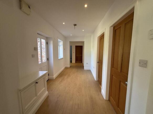 3 bed Detached to rent Image 11