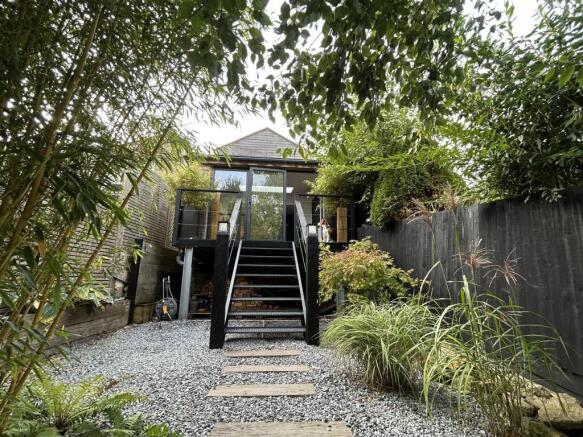 11. Rear Garden Steps.jpeg