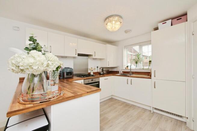 3 bed Semi-Detached for sale Image 8