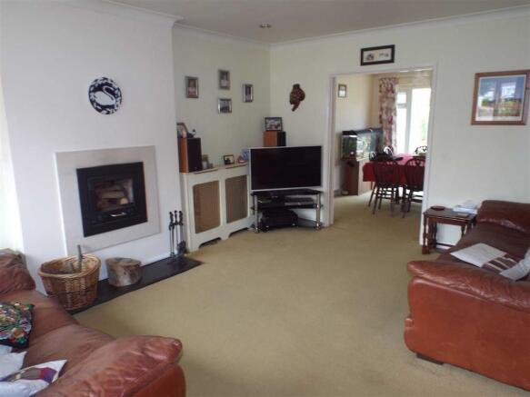LOUNGE: