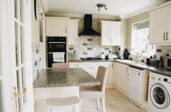 Kitchen 2.jpeg