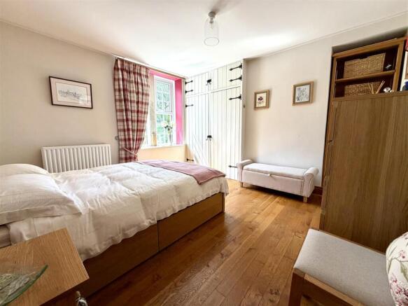 3 bed Terraced for sale Image 11