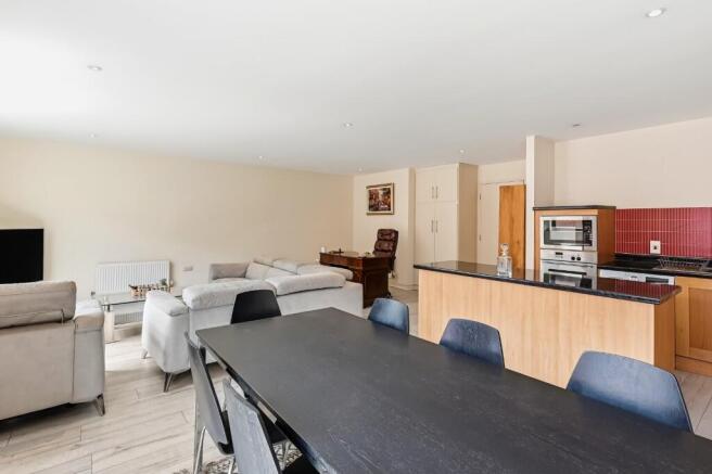 2 bed Flat for sale Image 5