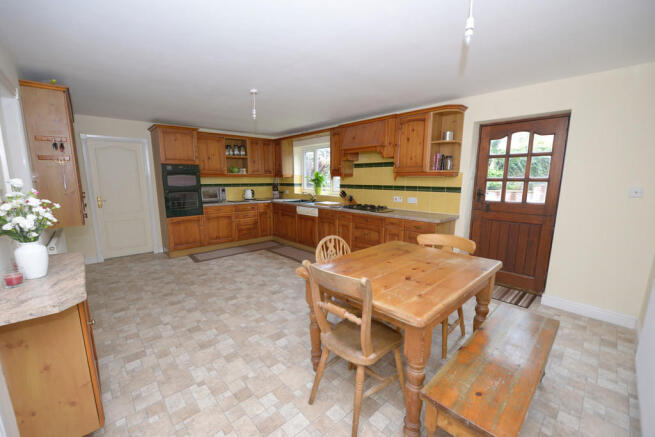 Kitchen/Breakfast...