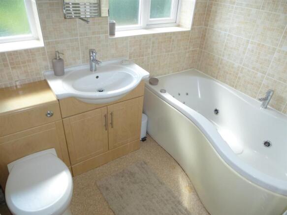 Bathroom.JPG