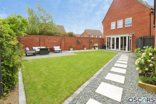5 bed Detached for sale Image 8