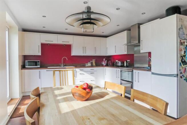 Kitchen / Dining Roo
