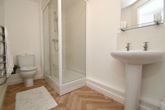 2 bed Ground Flat for sale Image 11