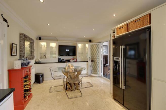 Breakfast Kitchen - Alternative View