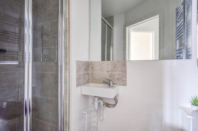EN SUITE SHOWER ROOM